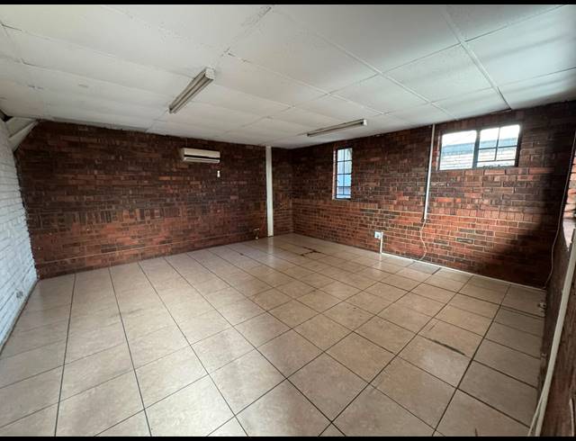 550M² WAREHOUSE TO LET IN SPARTAN